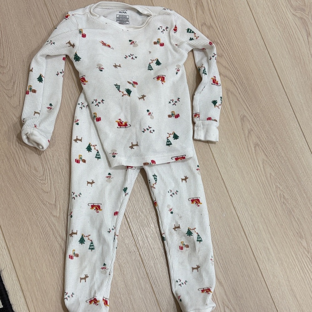 Hanna Andersson White Pajama Set with Festive Print